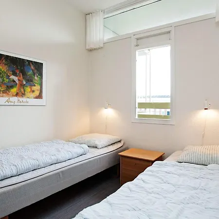アパート Inviting In *